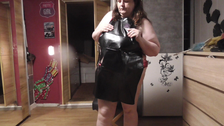 tammara big: Mon Nouveau Tablier En Caoutchouc