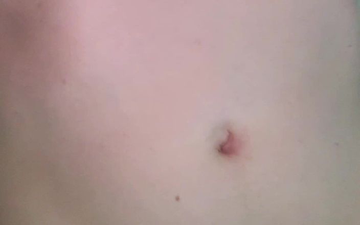 Sissy Lingerie: Sissy masturbuje v oranžovém prádle s pérovými prsteny