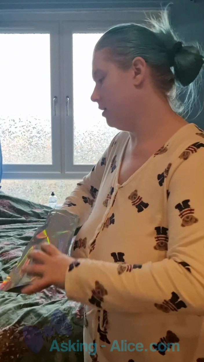 Alice_Mayflower_Scottish: Quà tặng hư đốn