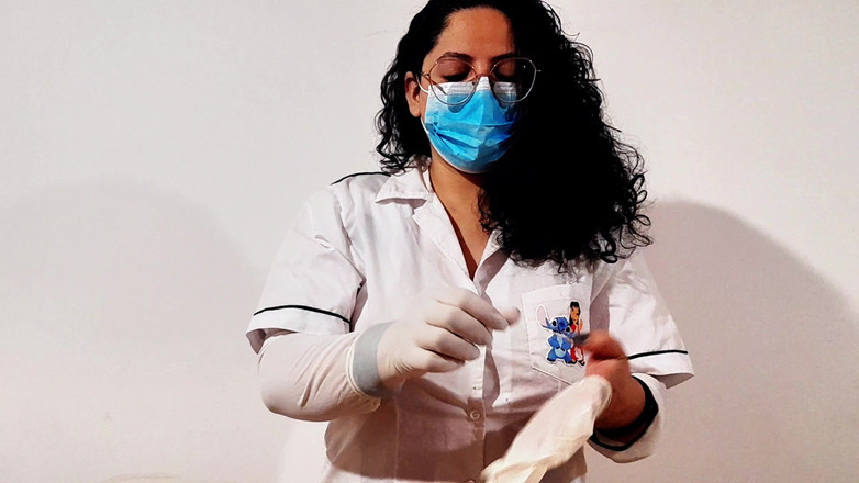 Babyluna939: Nemohu udržet svou touhu a saji ptáka mého pacienta, část 1