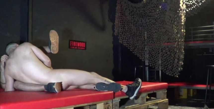 Crunch French bareback porn: 그의 소년 친구가 사용하는 Valentino와 백룸의 웹캠