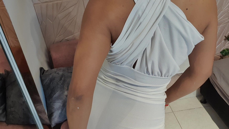 AgataDelphine: とてもエレガント 指を入れてます