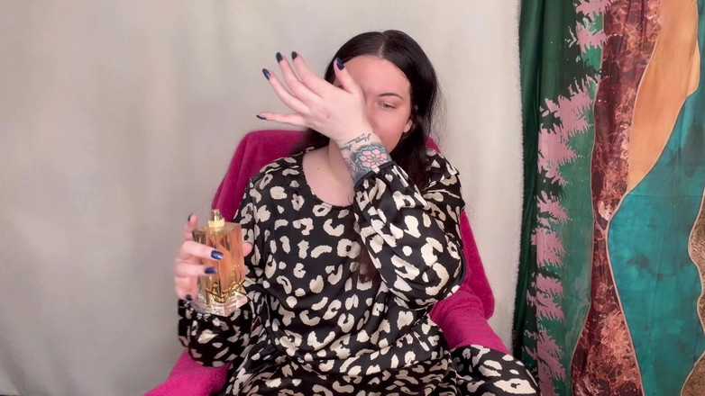 MissFFW: Bayan ffw yeni parfüm sikini açıyor