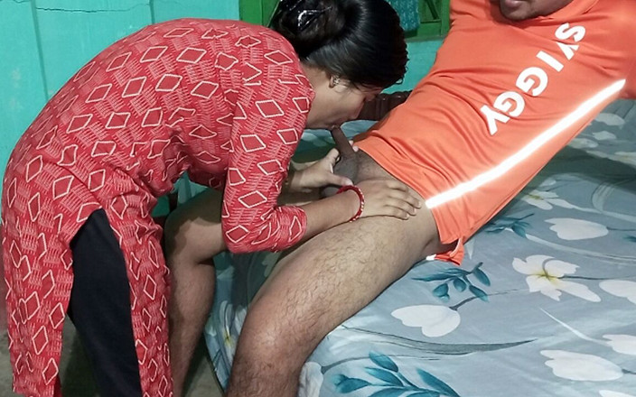 DesiSexCreator: Müşteri Swiggy kuryeyi aradı ve Hintçe sesli desistyle sikildi.