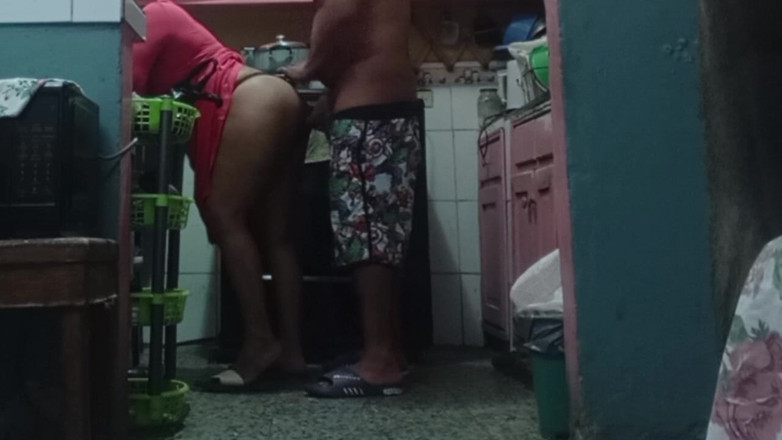 BigassMILF40: Soacra mea era în bucătărie făcând mâncare și el a intrat și a...