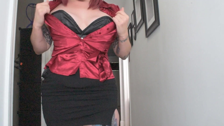 Deanna deadly: Realtor tricks POV with JOI game thigh highs, garter belt,...