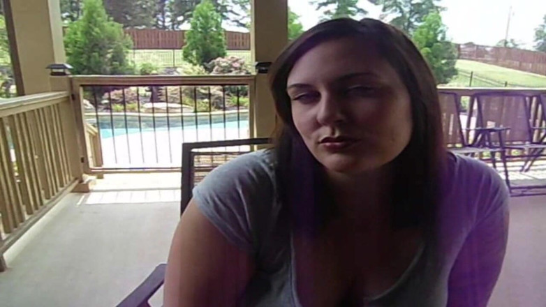 Sexy Amateurz: BBW brunette shows her pretty lips