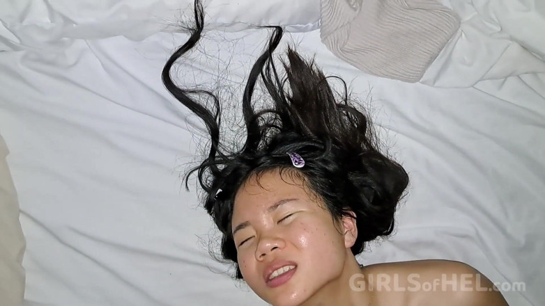 Girls of Hel: POV - ein kleiner asiatischer teenager bekommt einen creampie