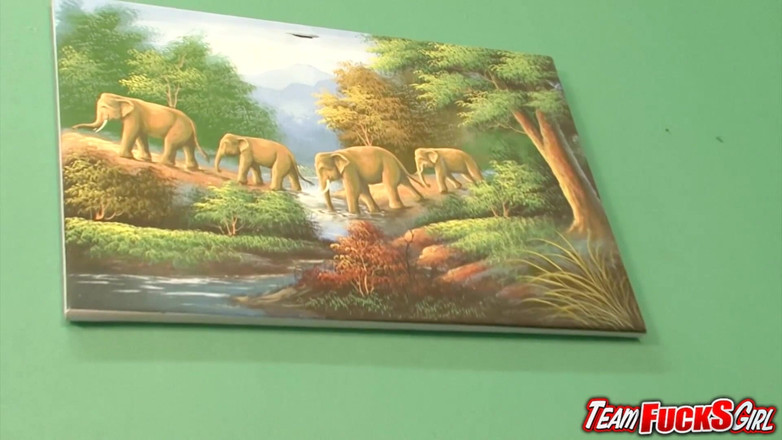 Porn Gutter: I ragazzi fanno un bagno di sperma alla bionda grossa