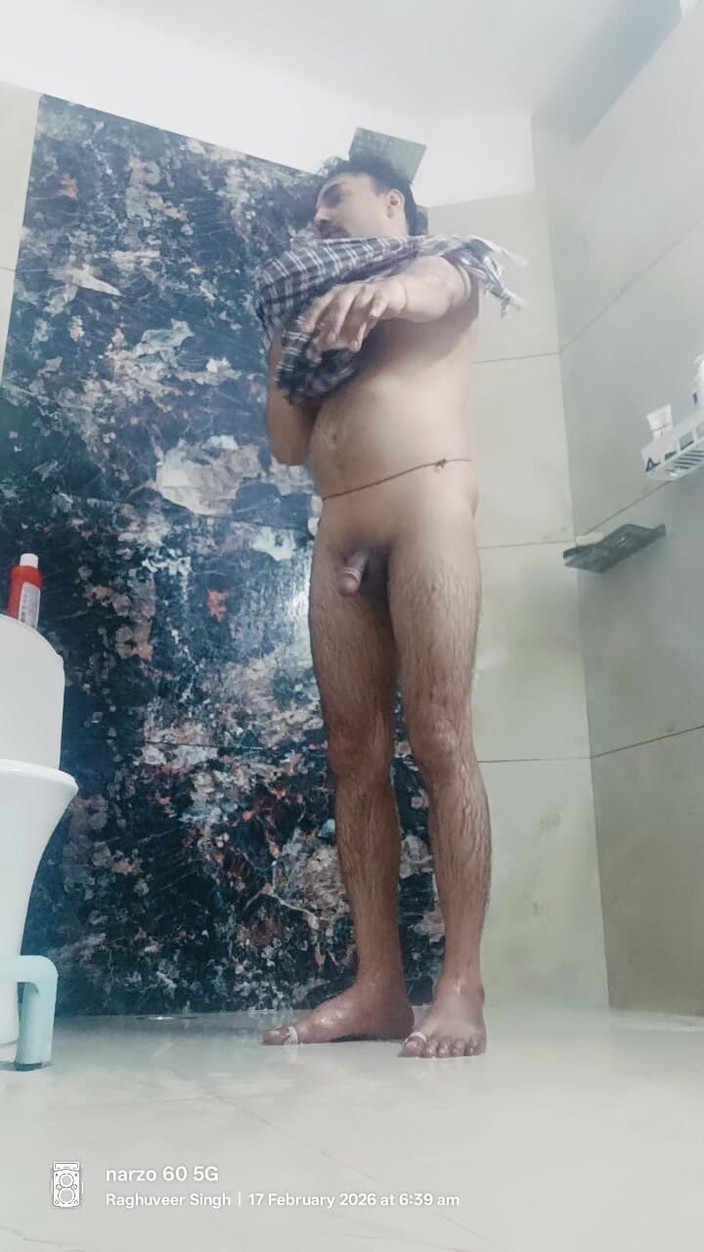 Rajasthani-old-lover: 成熟したデシ男性がシャワーを浴びている