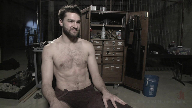 30 Minutes of Torment: Bi jock bez zkušeností s BDSM je mučen do extrému