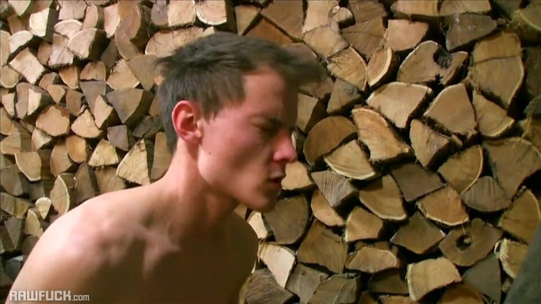 Raw Fuck: Piggy Twinks Doused em Porra e Mijo