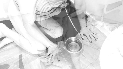 Lilly Disgrace: 主人厕所在等待时玩弄她自己