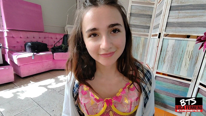 Ferrero anal experience: 안마사, 도와줘, 우리가 장면을 시작하려고하기 때문에.