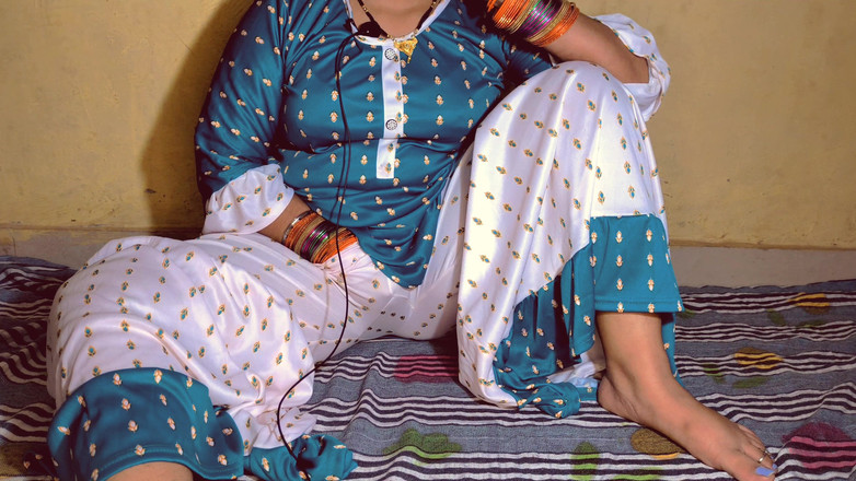 Your_Suman: Ibu tiri panas India menikmati di panggilan telepon