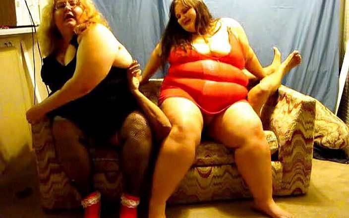 BBW nurse Vicki adventures with friends: Nurse Vicki and Angie in double face sitting squashing video