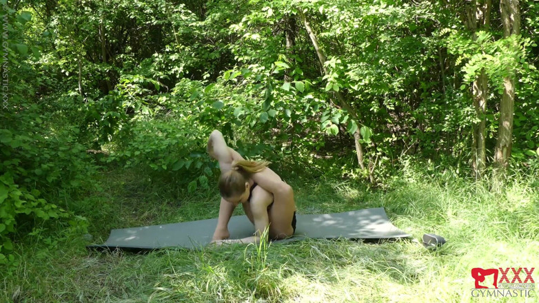 Gymnastic: Balerina în pădure