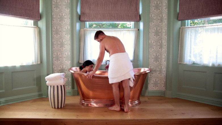Sexy and Married: Pregnant Wife Gets Fucked in the Bath