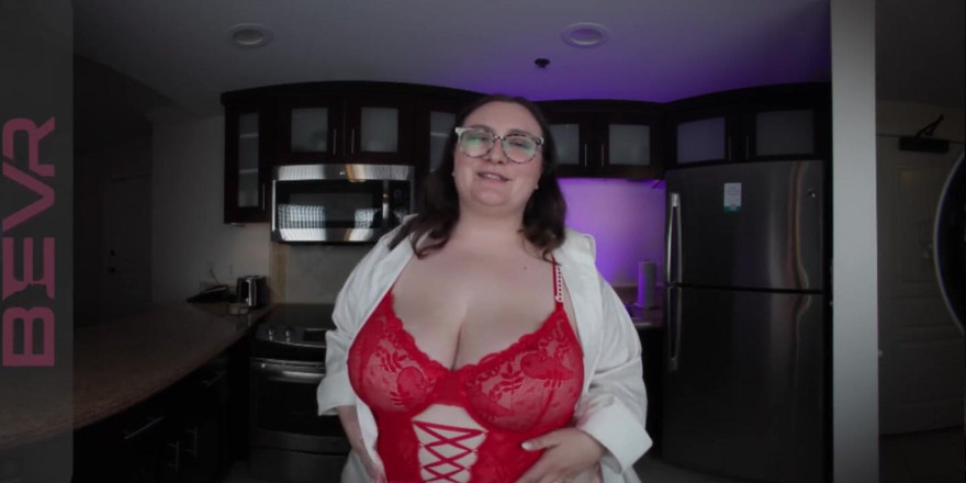 Blush erotica: Rach Love - Chuchotements dans la cuisine - Rougir Erotica VR converti...