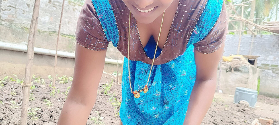 Telugu honey lips: Indické vesnické ženy šukají s majitelem pozemku