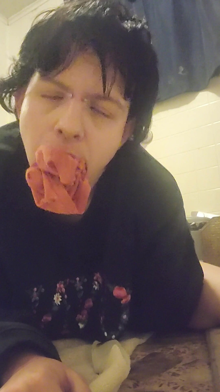 Dusky Nite: Curvă disperată