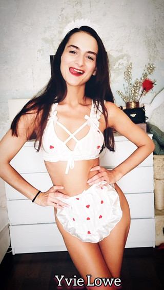 Yvie Lowe: What We Do Here? - Brunette Fun