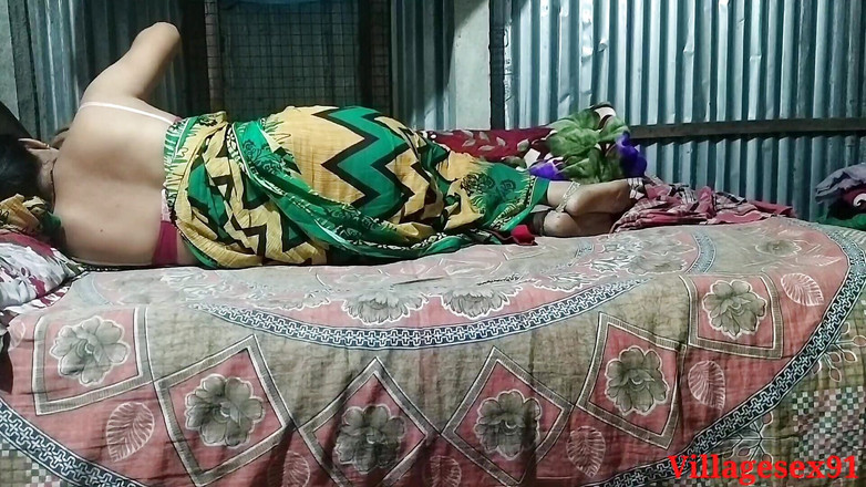 Villagesex91: Sex cu soția în sari verde cu Hushband Friend în noapte