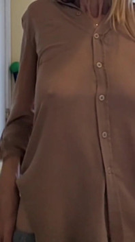 Hotwife Flashing and Playing with Her Tittie