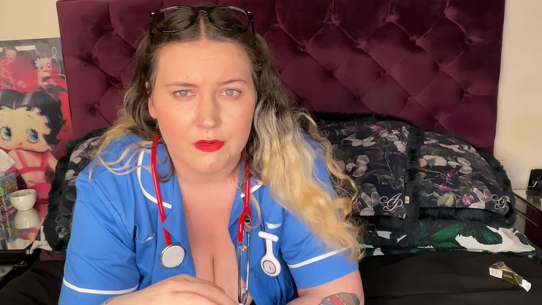 MissFFW: Röksjuksköterska har en hostande passform