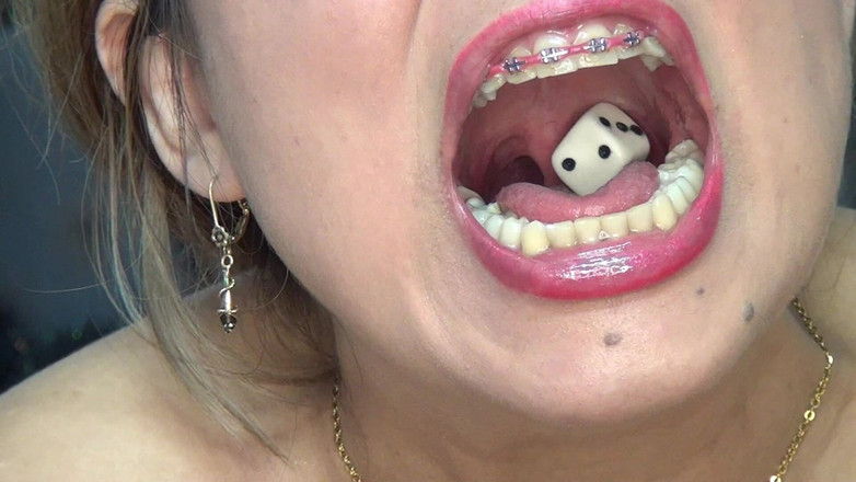 Angel eyes studio: Ich habe 12 dicke würfel geschluckt!!