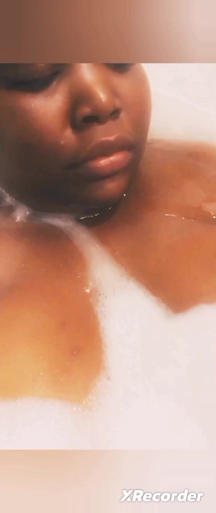 Mzvichocolate: Їй це подобається