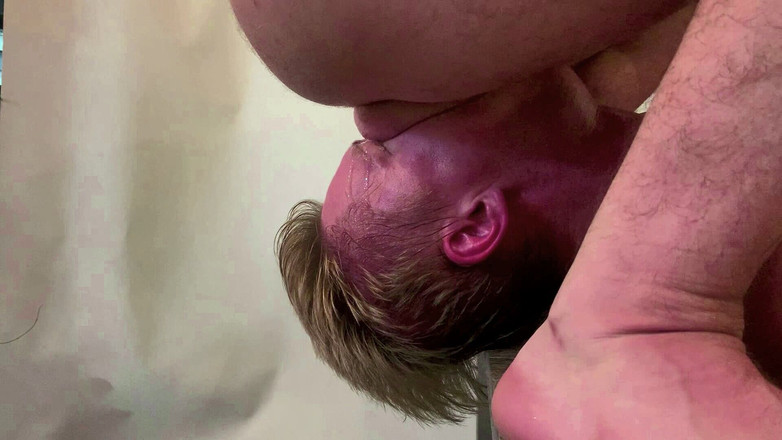 Throateman: Nigdy nie pieprzyłem jego ust w pozycji żaby. Do tego dnia