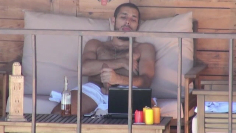 Gaybareback: Exhib masturbation for straight Arab