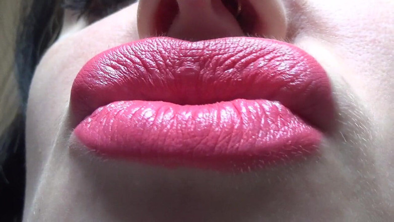Goddess Misha Goldy: Kissing and duck face with big pink lips