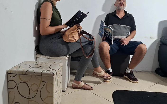 Gabi SweetCouplesStories: Mostrando pau na sala de espera do dentista e ela...