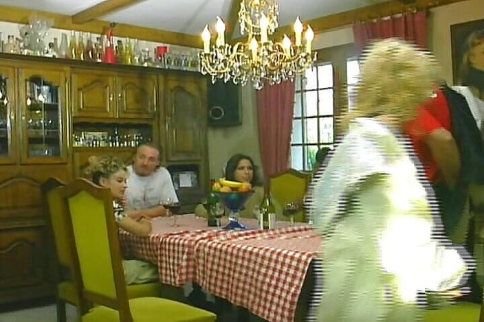 Enjoy German porn: Skupina sexy holek z Německa mají divoký čas se dvěma naloženými...