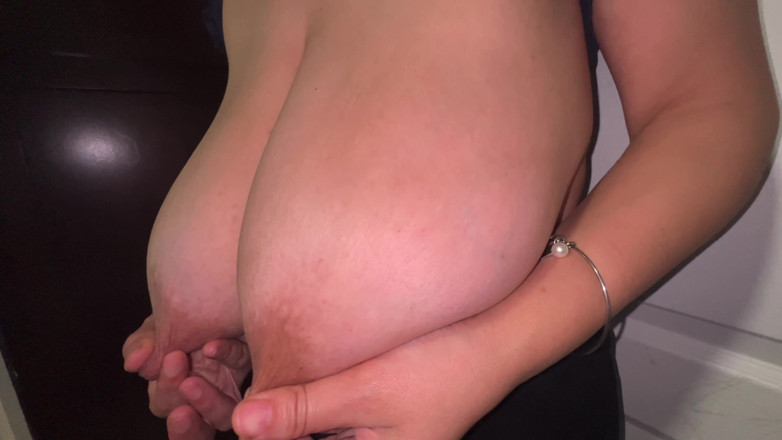 VeeVee Vixen: Huge Tits Saggy Hangers