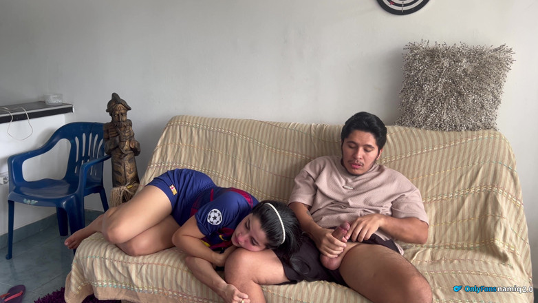 NamiQseiiin: I Masturbate in Front of My Stepsister Without Her Noticing!