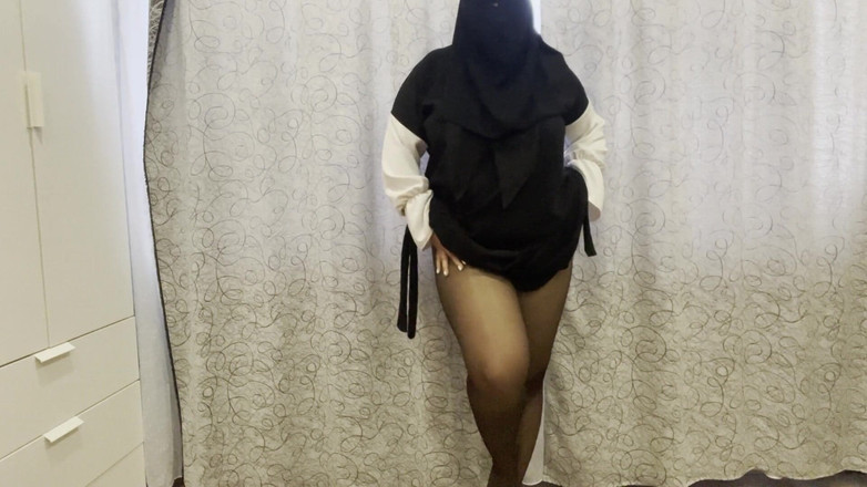 Lux Eva: Hermanastra marroquí en pantimedias sin bragas