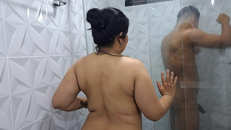 Jocelyn: Pieprzyć moją macochę pod prysznicem