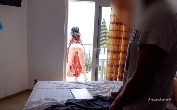 Alexandra Wett: Otel terasında otel çocuğuyla anal seks