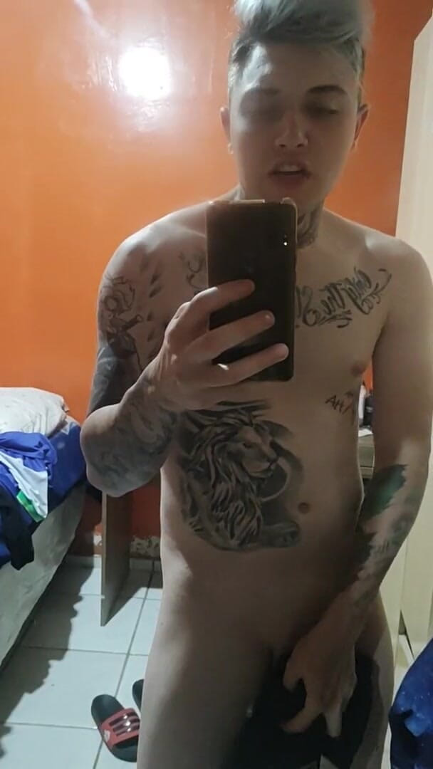 Daniel Tatuado E Safado: 不管什么，我都照着镜子，看看我是多么公主