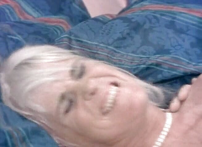 Alfacontent: Vollbusige blonde MILF wurde von einem riesigen schwanz geknallt