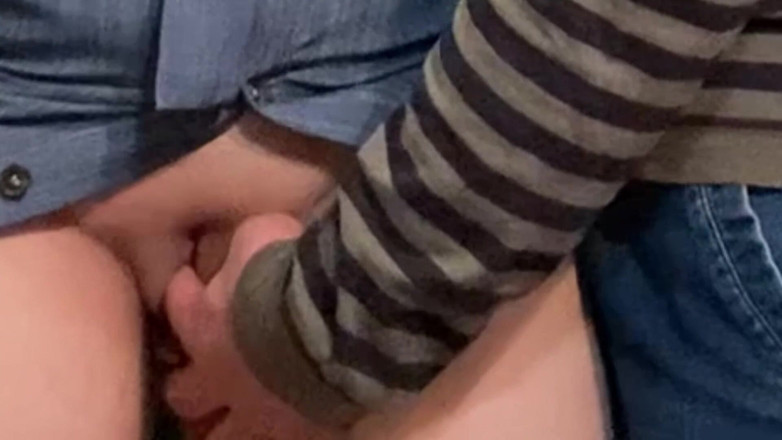 PriyaNaavya: Brudne hobby! Starzec palcowania idealnej cipki w miejscach publicznych