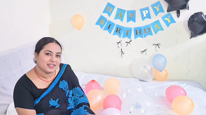 sweetpriya01: Bhabhi Surprised Brother-in-law on His Birthday and Gave Him Her...