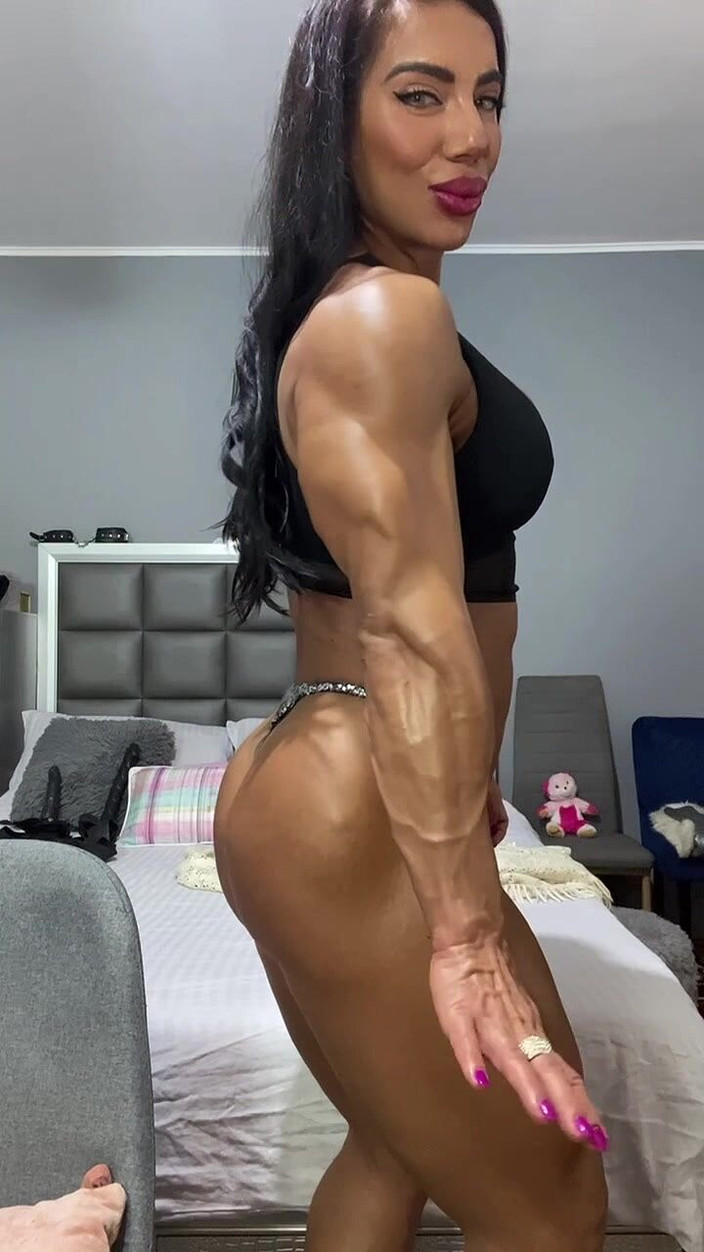 Alesyamuscledoll: 너의 위에