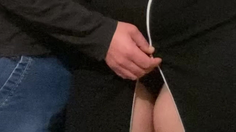 Niki studio: Pane bože! Penetrovaná Pod šaty v metru! Prsty cizince pod šaty