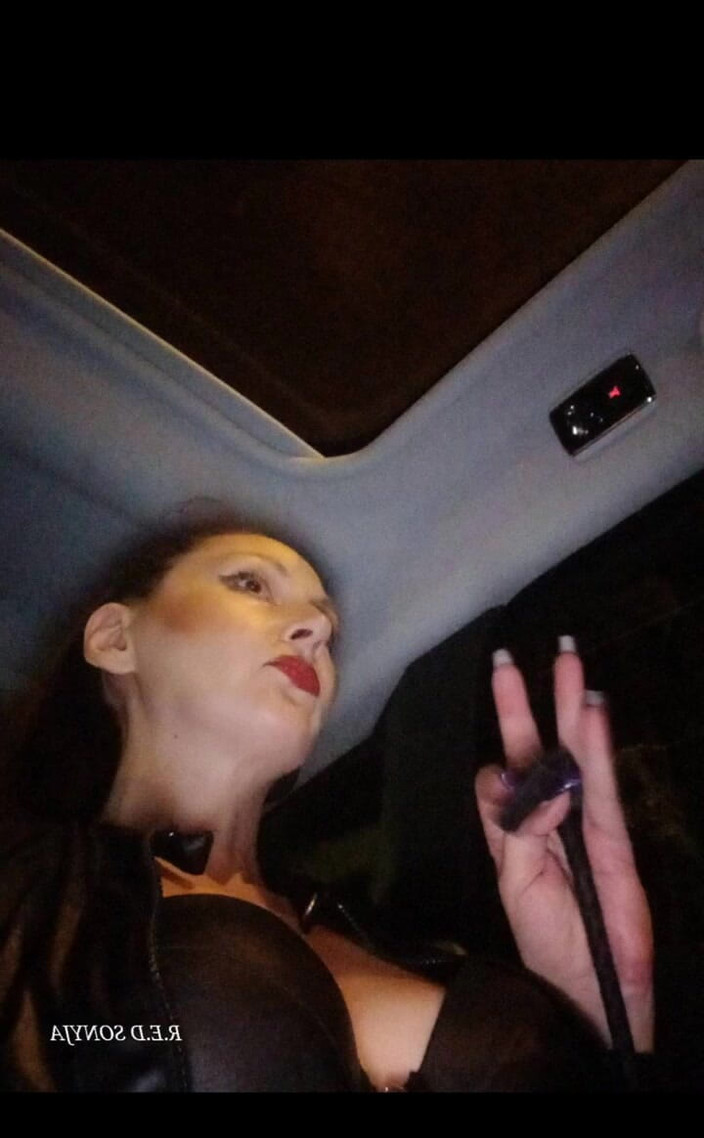 Dominatrix Redsonyja: Kdo hlasuje a odchází, tato částka je sexy