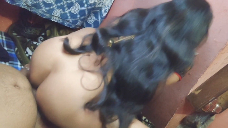 Madhu: Il ragazzo del villaggio reyal si diverte con Savita bhabhi