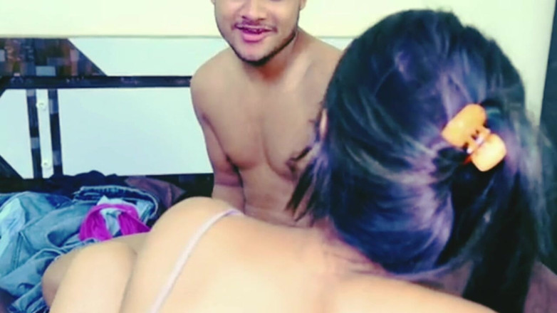 SAWITA BHABHI: Shanu fodeu Pratibha e esfregou seus mamilos e chupou seus...